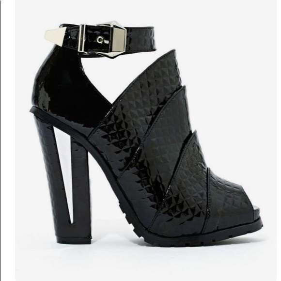 PRIVILEGED EDGY OPENED TOED BLACK BOOTIES - Picture 1 of 8